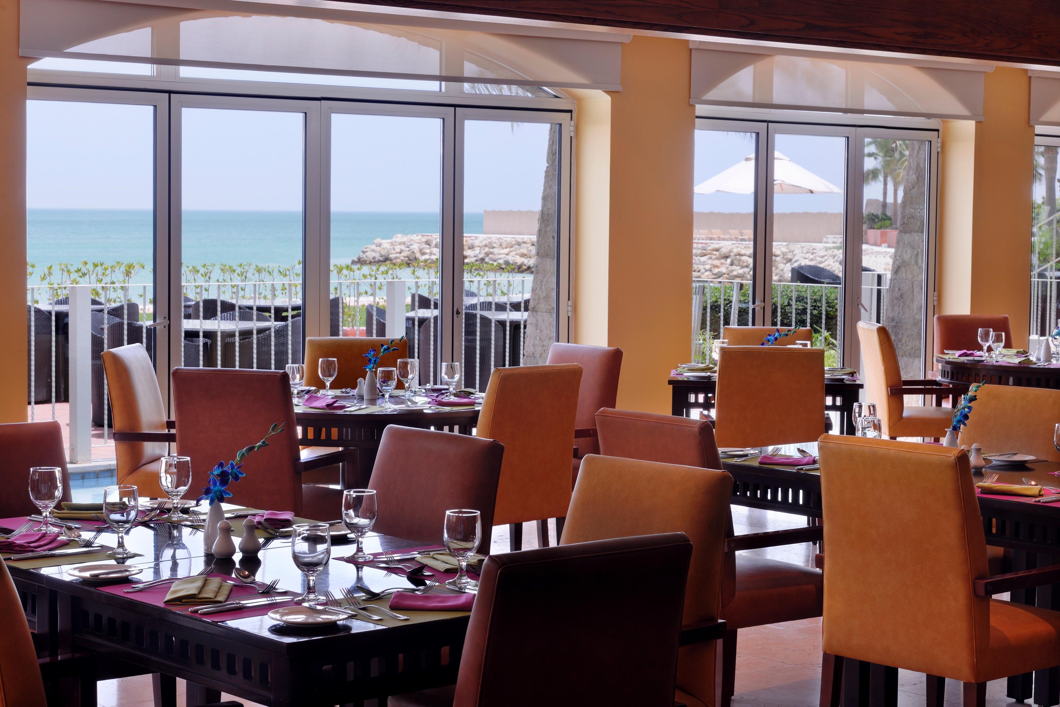 Mövenpick Hotel&Resort Al Bida'a Salmiya Kültér fotó The restaurant