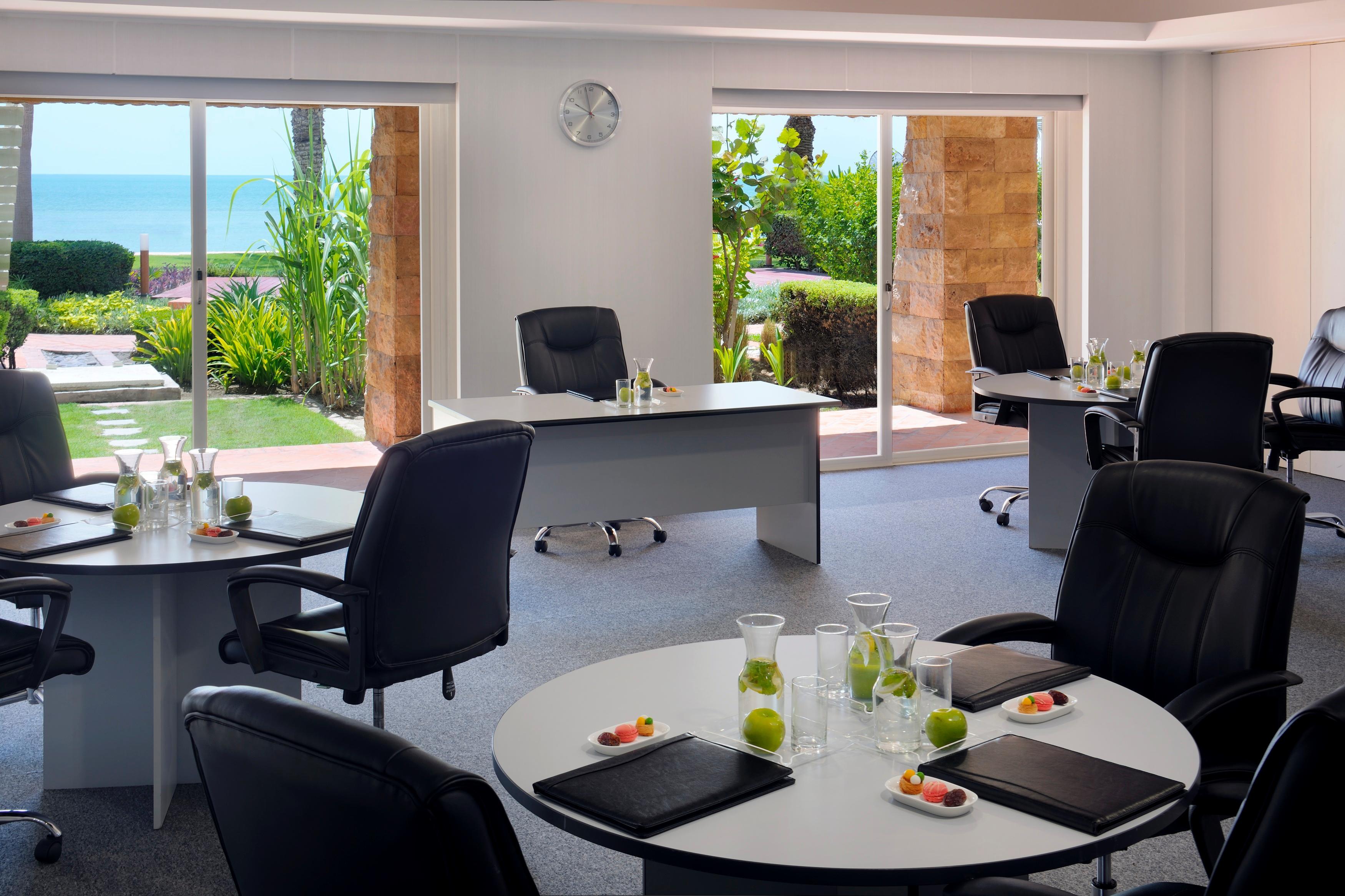 Mövenpick Hotel&Resort Al Bida'a Salmiya Kültér fotó Boardroom at the Westin Maldives