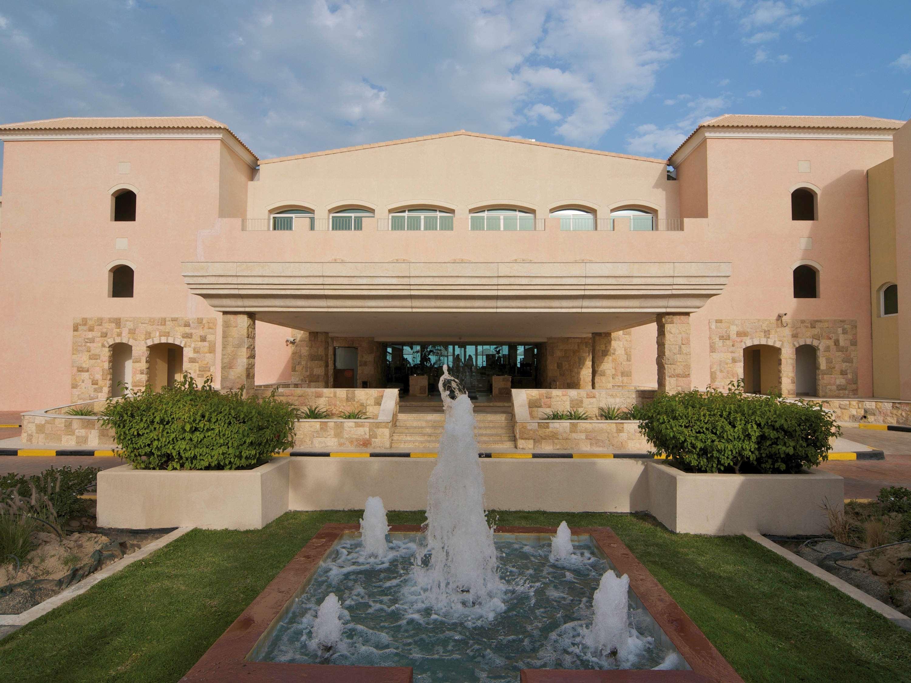 Mövenpick Hotel&Resort Al Bida'a Salmiya Kültér fotó The University of Texas at Tyler