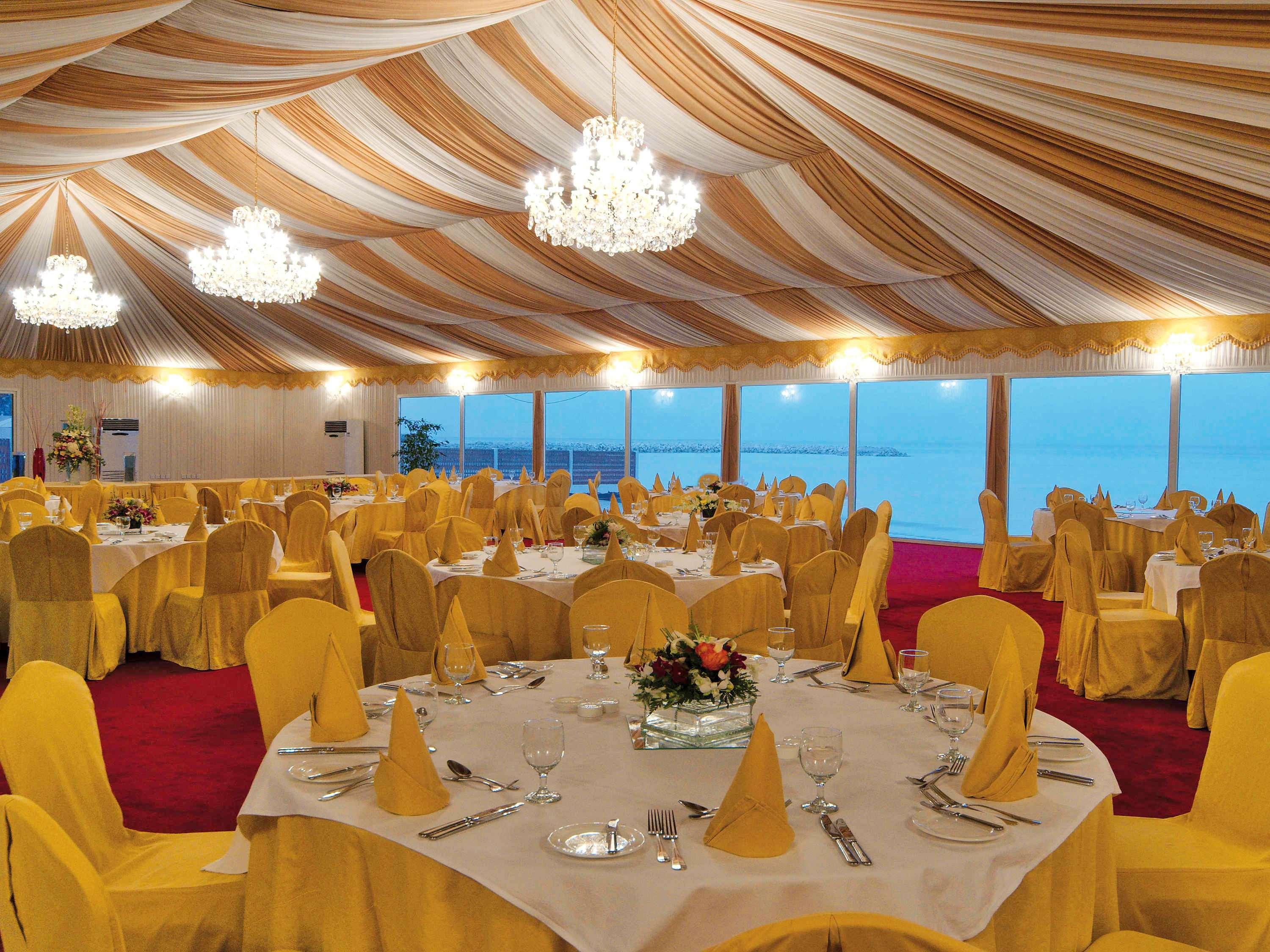 Mövenpick Hotel&Resort Al Bida'a Salmiya Kültér fotó The interior of the tent