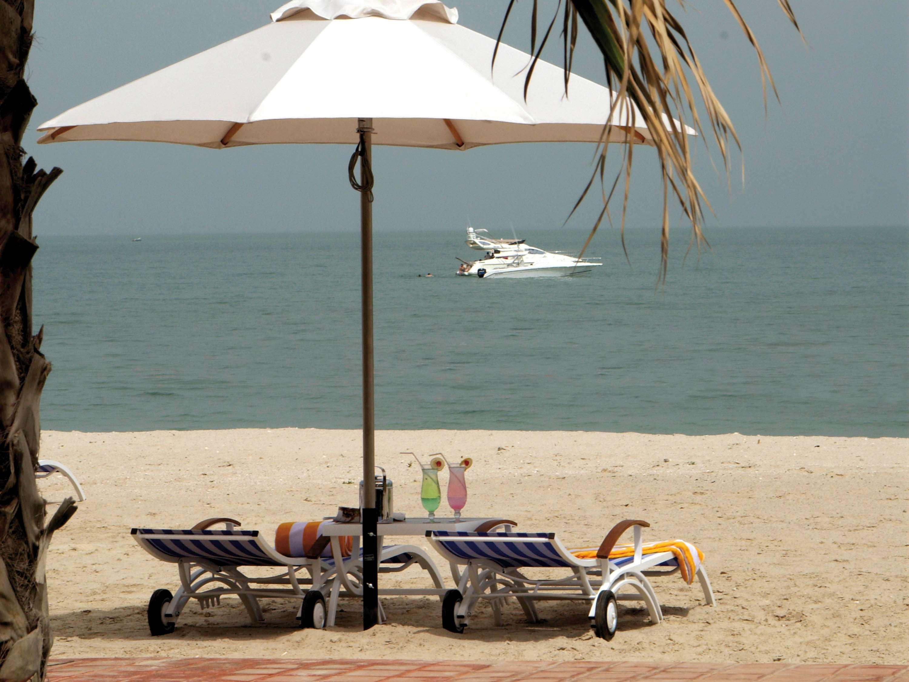 Mövenpick Hotel&Resort Al Bida'a Salmiya Kültér fotó Beach at the Palm Beach Hotel