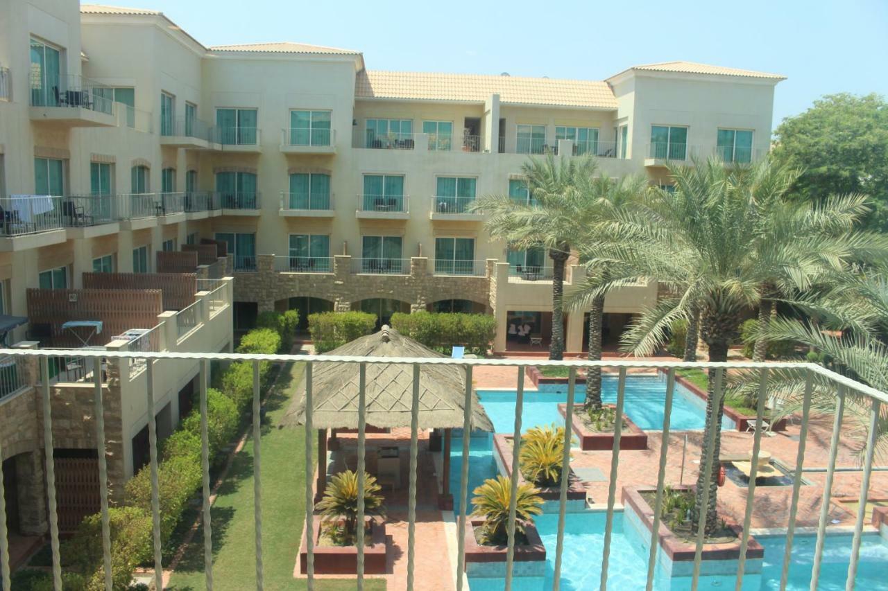 Mövenpick Hotel&Resort Al Bida'a Salmiya Kültér fotó A view of the community